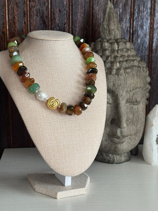 LEAVE GREEN NECKLACE