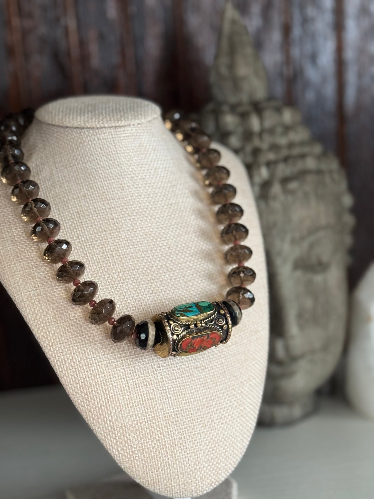 SMOKE LEAVE  NECKLACE QUARTZ